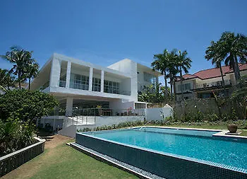 Chateau By The Sea Hotel