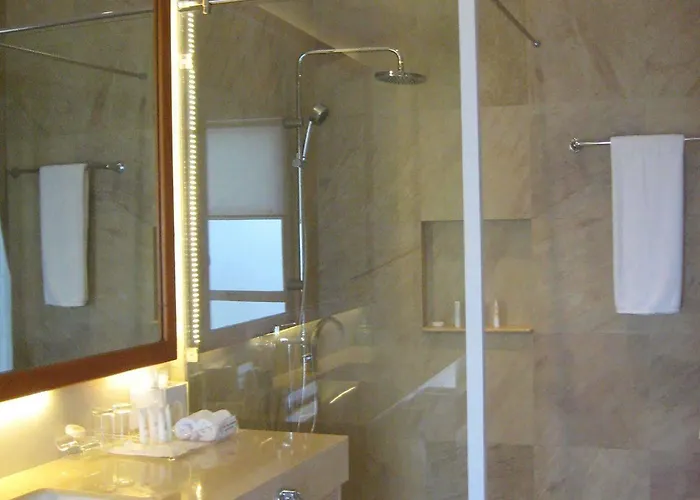 Chateau By The Sea Hotel 4*