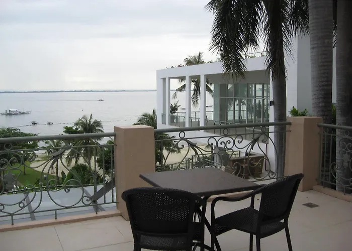 Chateau By The Sea 4*